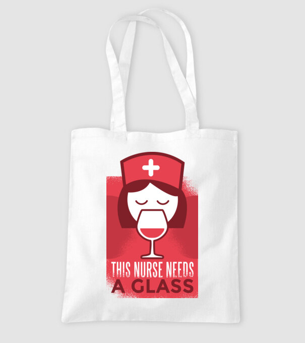 Această asistentă are nevoie de un pahar de vin model alb pe tricou