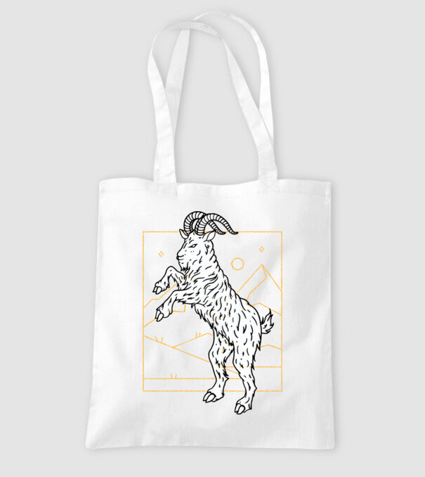 Capră model alb pe tricou