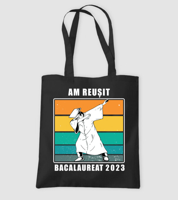 Am reușit 2023 model negru pe tricou