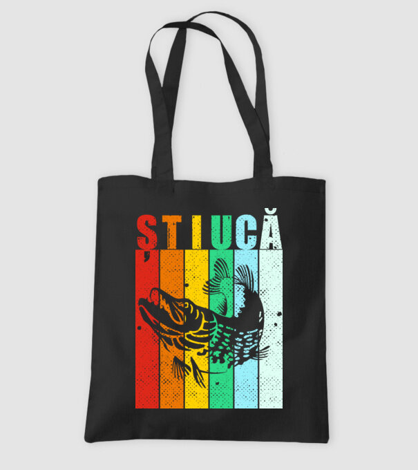 știucă model negru pe tricou