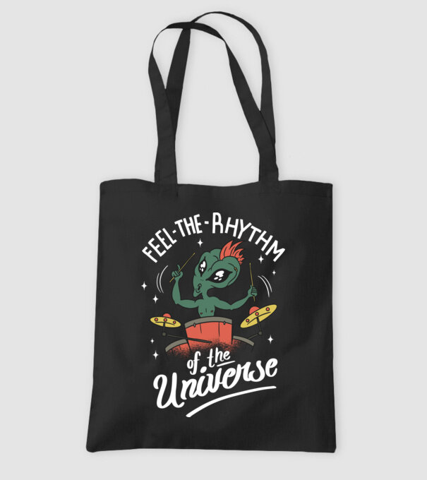 Alien baterist model negru pe tricou
