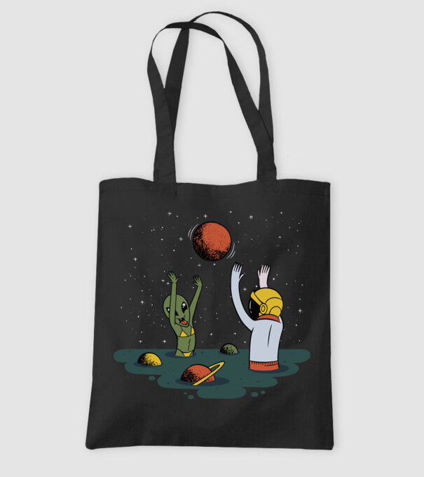 Alien și astronaut joc model negru pe tricou
