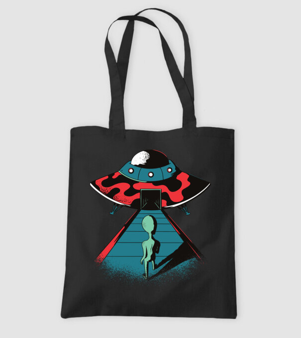 Alien Ufo model negru pe tricou
