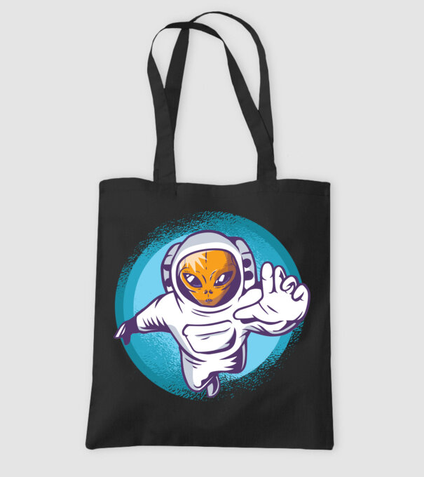 Alien Astronaut model negru pe tricou