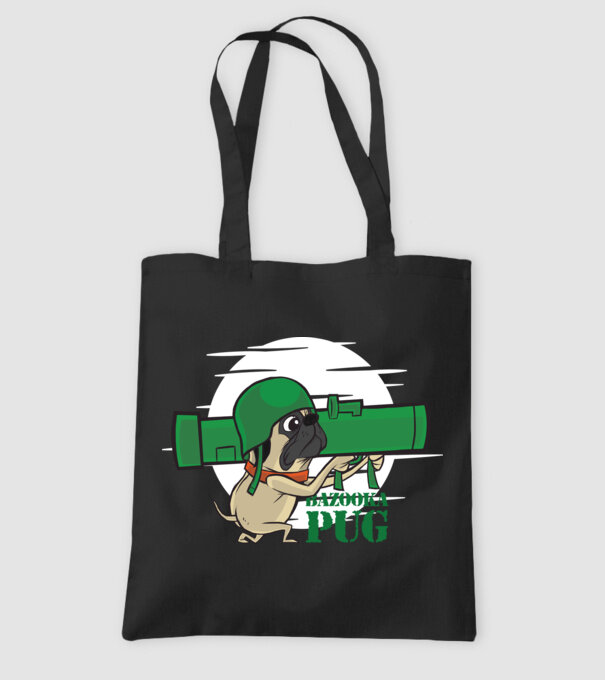Mops Bazooka model negru pe tricou