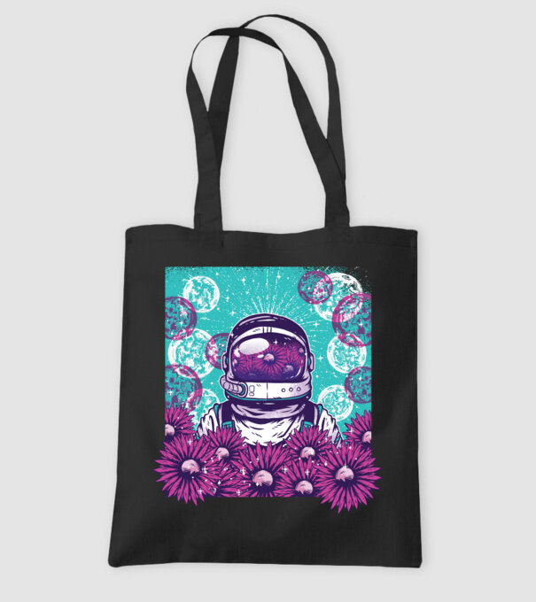 Floral Astronaut model negru pe tricou