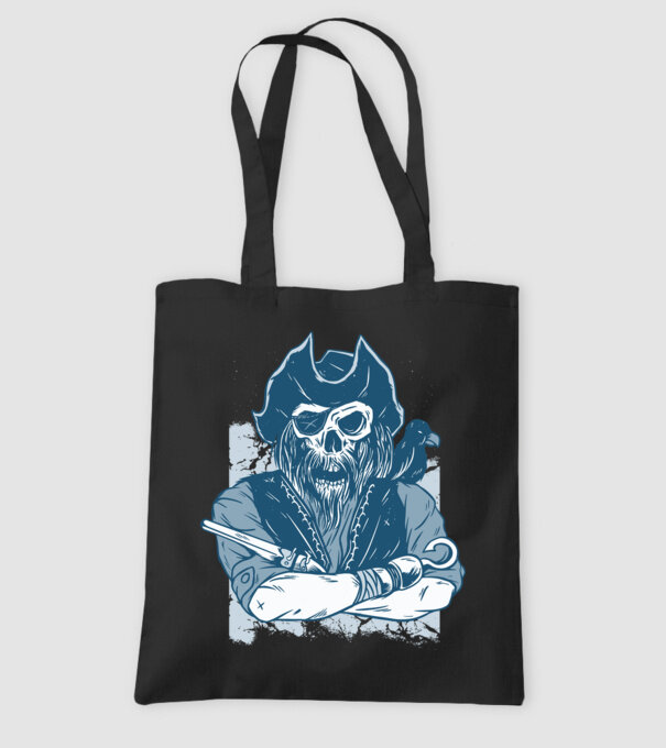 Pirat model negru pe tricou