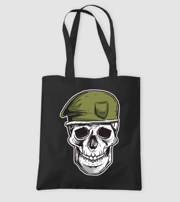 Craniu Soldat model negru pe tricou