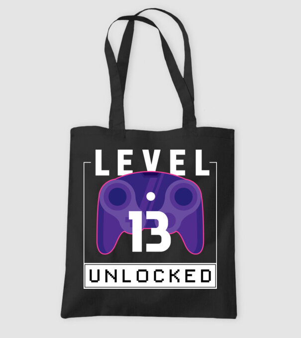 Level 13 Unlocked Gamer Birthday model negru pe tricou