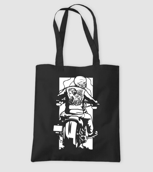 Craniu Motociclist model negru pe tricou