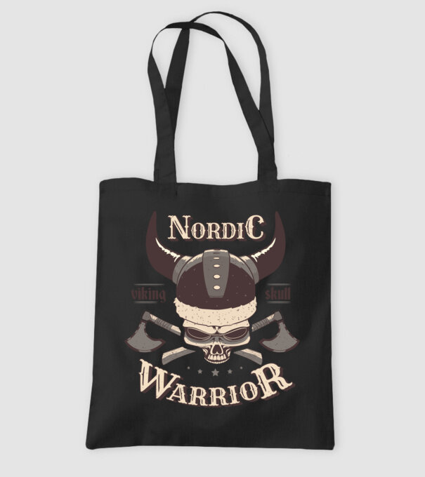 Nordic Warrior model negru pe tricou