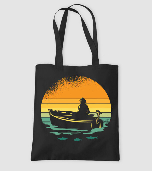 Retro cu Barcă model negru pe tricou