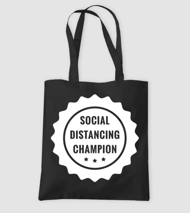 Social distancing champion model negru pe tricou