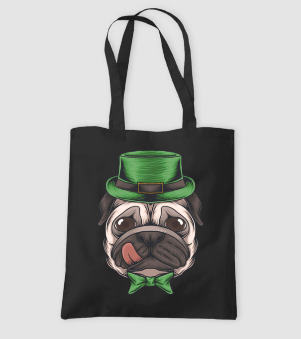 Mops Sfântul Patrick model negru pe tricou