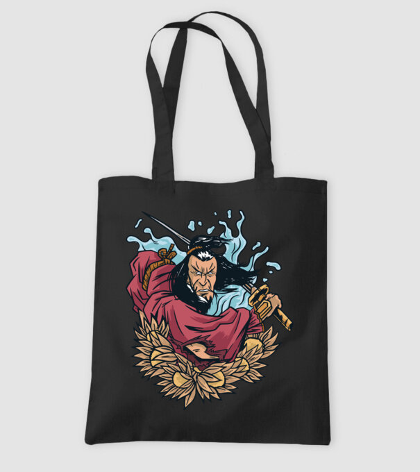 Samurai model negru pe tricou