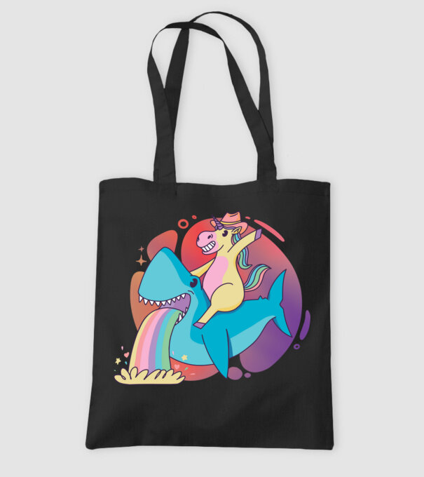 Unicorn pe rechin model negru pe tricou