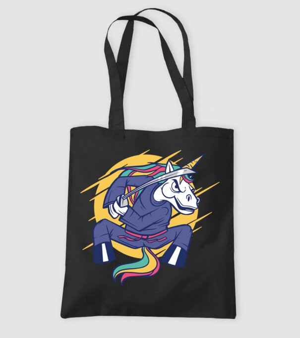 Unicorn Ninja model negru pe tricou