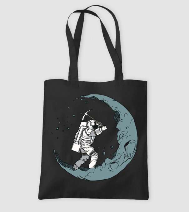 Astronaut pe Lună model negru pe tricou