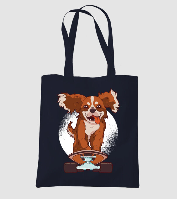 Skateboarding Cavalier King Spaniel model albastru închis pe tricou