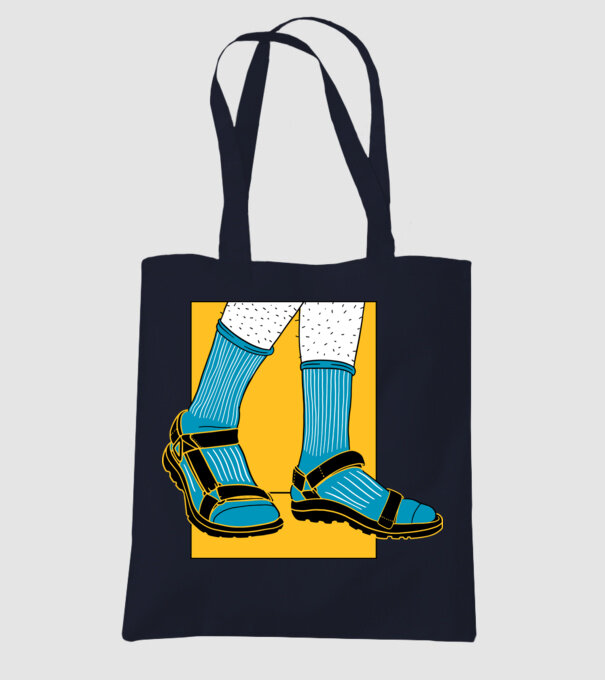 Sandale cu șosete model albastru închis pe tricou
