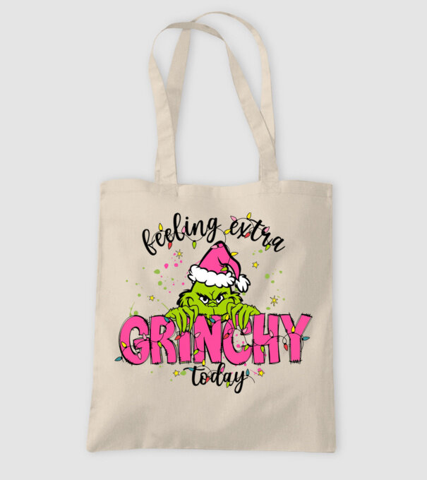 Feeling extra Grinchy today model nisipiu pe tricou