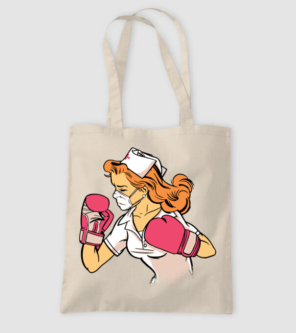 Asistentă Boxer model nisipiu pe tricou