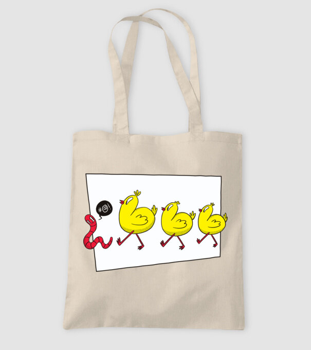 Pui cu vierme model nisipiu pe tricou