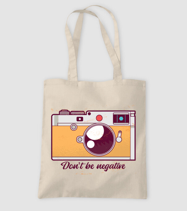 'Don''t be negative - tricou cu fotografie' model nisipiu pe tricou