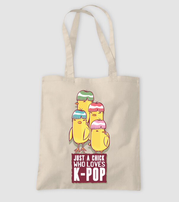 Just a Chick who loves K-pop model nisipiu pe tricou