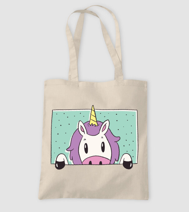 Unicorn curios model nisipiu pe tricou