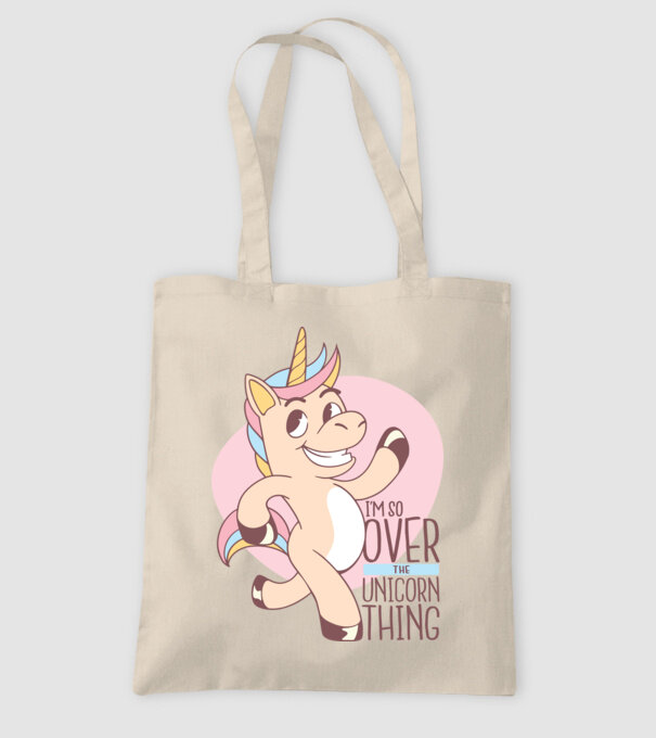Am trecut de mult peste perioada de Unicorn model nisipiu pe tricou
