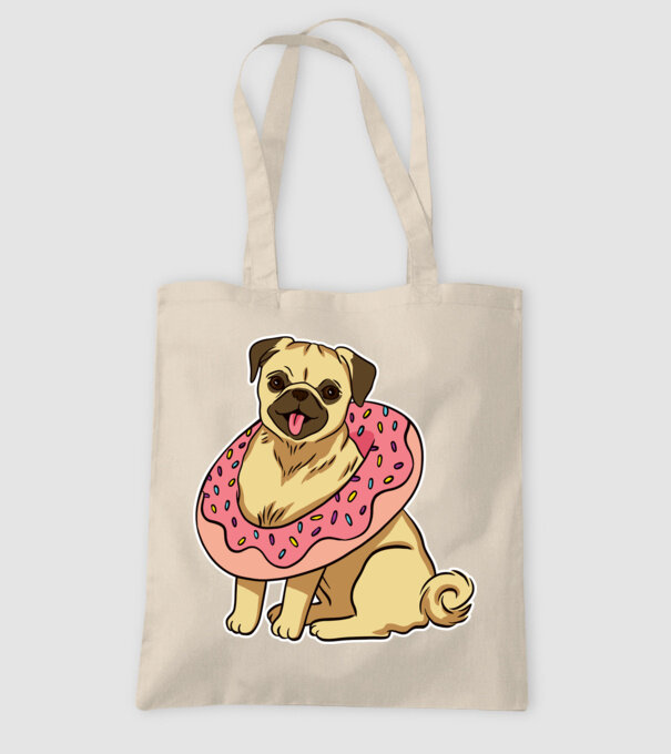 Mops cu gogoașă la gât model nisipiu pe tricou