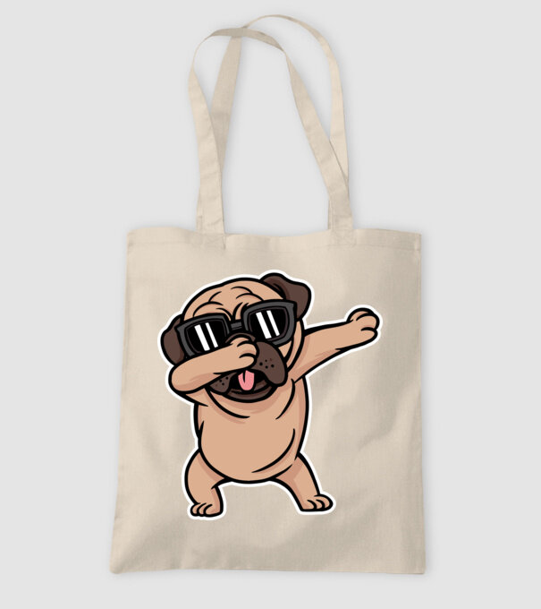 Pug DAB model nisipiu pe tricou