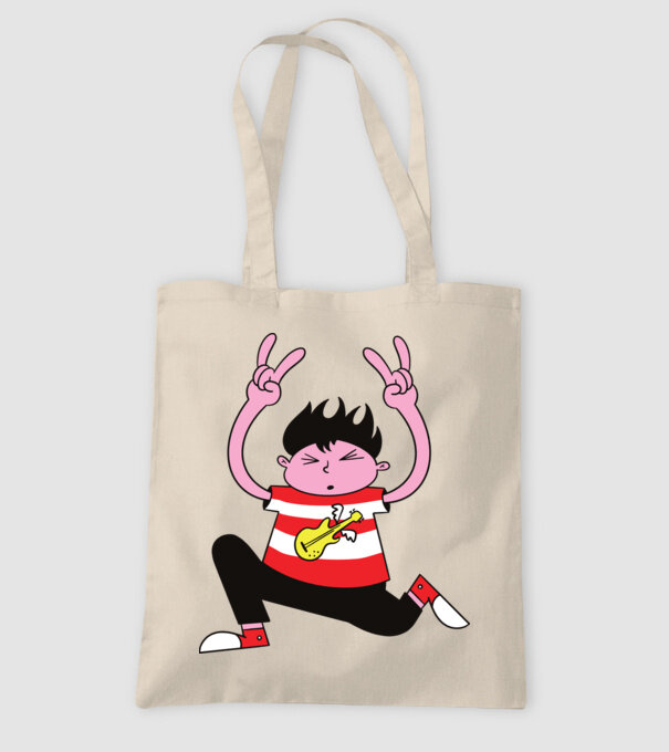 Băiat Rocker model nisipiu pe tricou