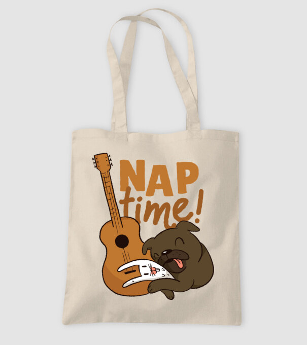 Timp pentru siestă - mops drăguț cu iepuraș și chitară model nisipiu pe tricou