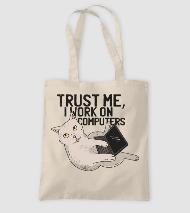 Trust me, I work on Computers model nisipiu pe tricou