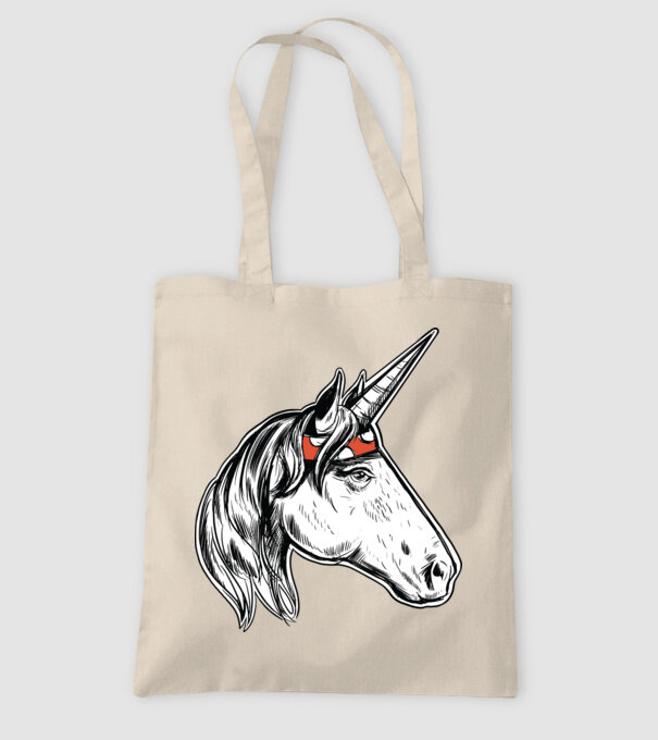 Cal Unicorn model nisipiu pe tricou