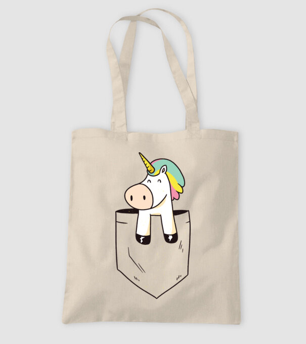 Unicorn Buzunar model nisipiu pe tricou