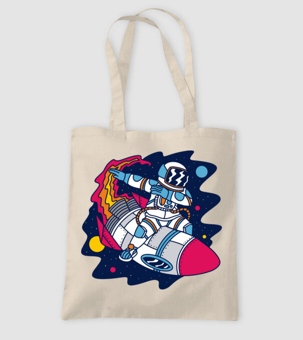 Astronaut DAB model nisipiu pe tricou