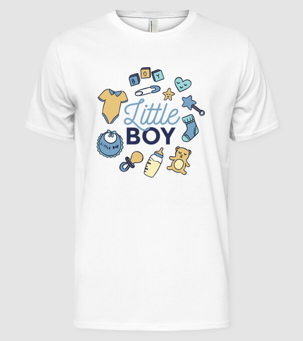 Băiețel model alb pe tricou