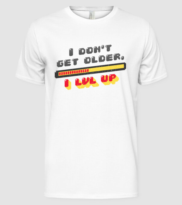 Eu nu îmbătrânesc, trec la nivelul următor Gamer, tricou zi naștere model alb pe tricou