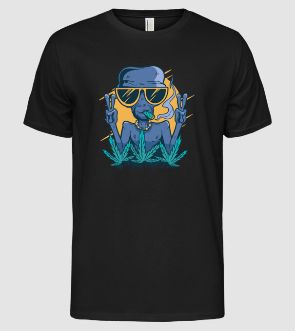 Alien drogat model negru pe tricou
