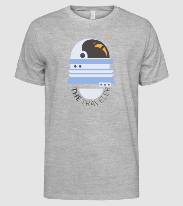 The Traveler model gri pe tricou