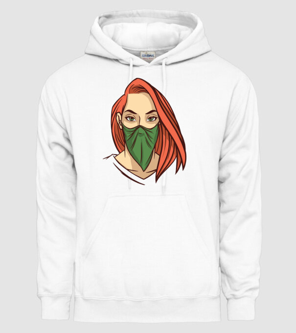Femeie cu batic model alb pe tricou