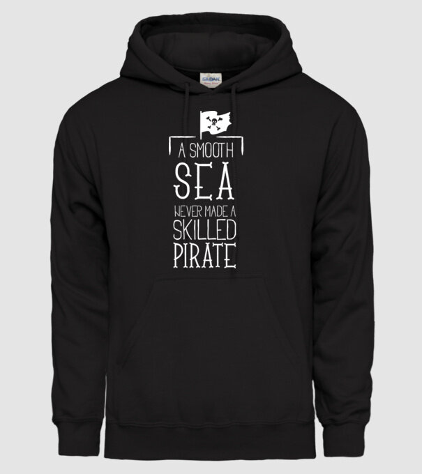 A Smooth Sea never made a skilled Pirate model negru pe tricou