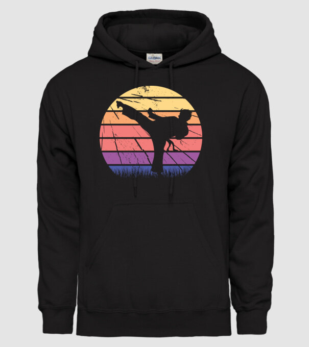 Karate Retro model negru pe tricou
