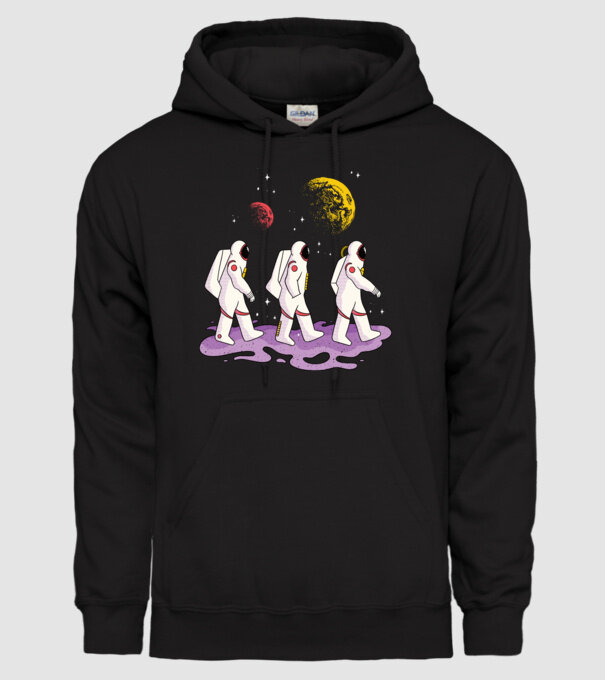 Plimbare Astronaut model negru pe tricou