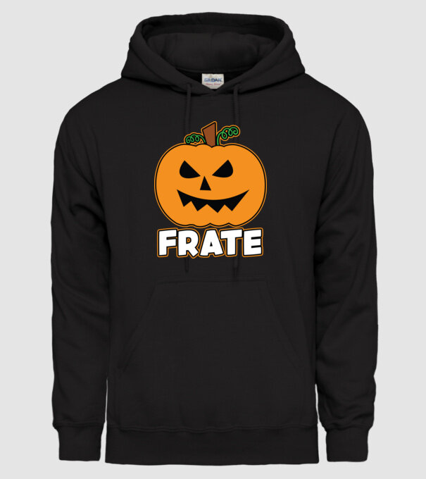 frate model negru pe tricou
