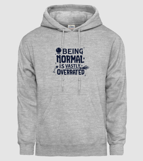 Being Normal is Vastly Overrated model gri pe tricou