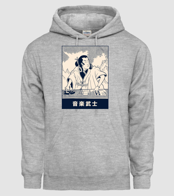 DJ Samurai model gri pe tricou